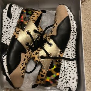 Steve Madden stylish tennis shoe